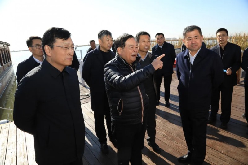 福耀玻璃工業(yè)集團(tuán)股份有限公司董事長曹德旺到松原考察調(diào)研