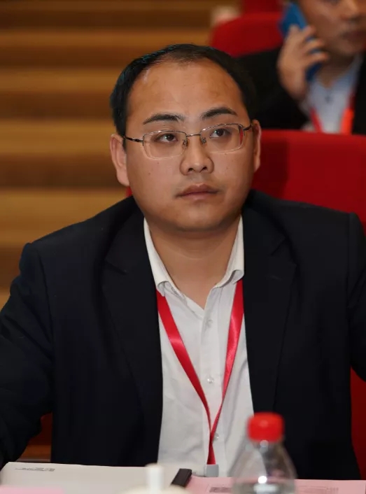 雄港玻璃銷售副總經理李錦