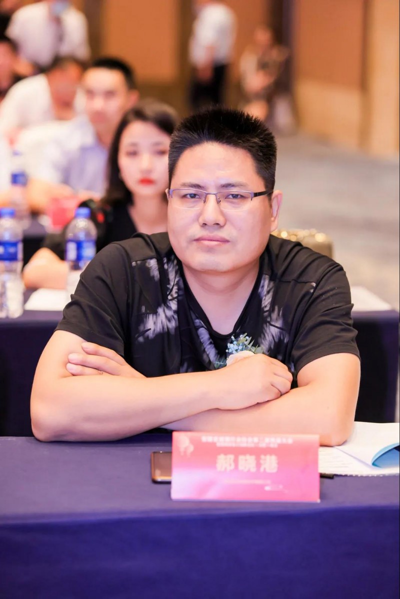港信總經(jīng)理郝曉港