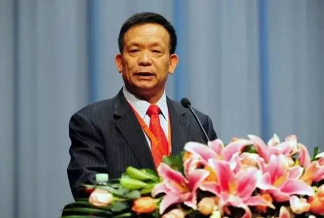 玻璃大王李賢義：打造玻璃制造龍頭企業，坐擁675億財富