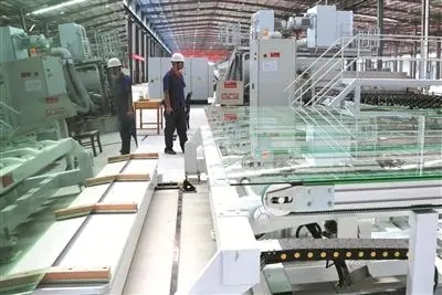 鄧敏一行調研玻璃產業發展及玻璃檢測中心建設情況