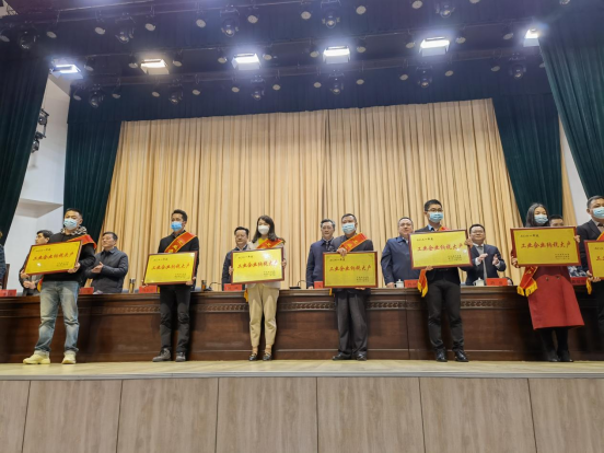 偉隆公司榮獲“工業企業納稅大戶”稱號
