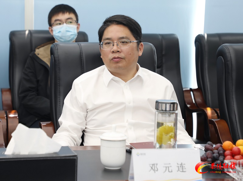 縣委書記鄧元連
