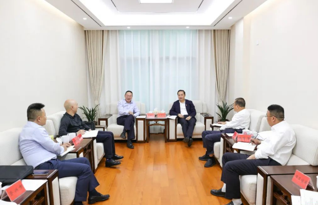 吳巨培會見旗濱集團(tuán)總裁張柏忠