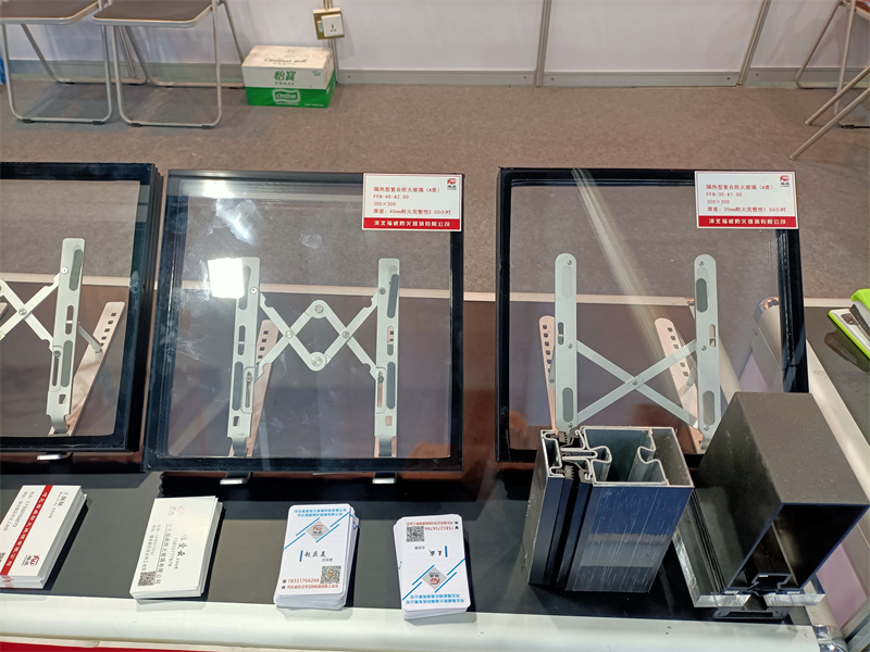 福威攜多款防火玻璃產品亮相廣州玻璃展
