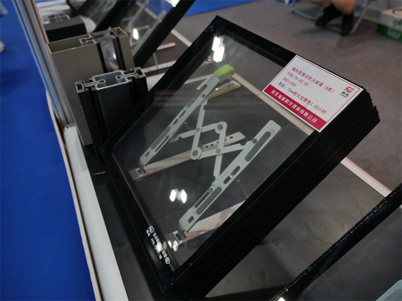 福威攜多款防火玻璃產品亮相廣州玻璃展