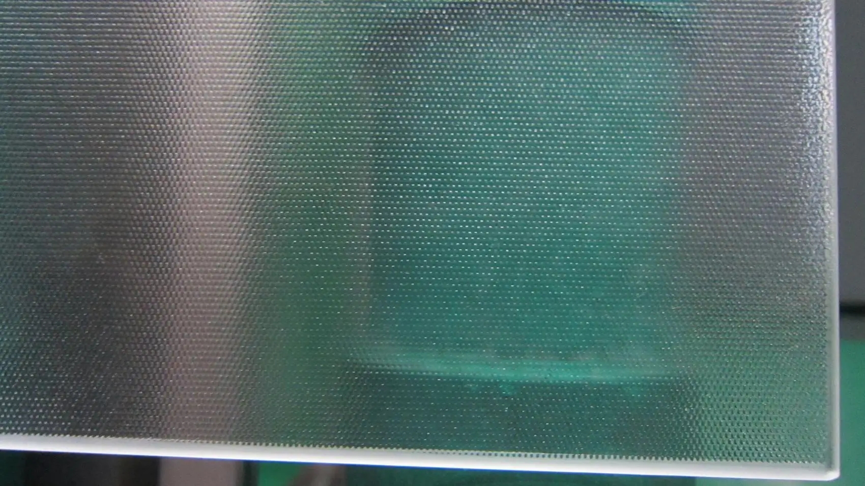 亞瑪頓：超薄光伏玻璃領軍者 專注玻璃一體化戰略