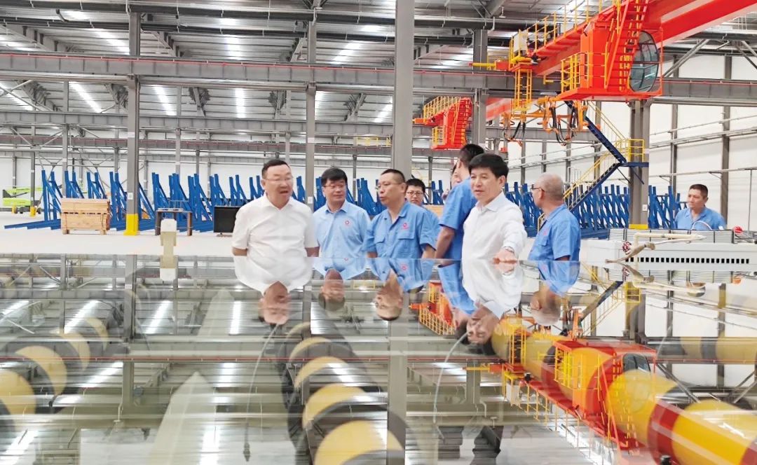 晶華玻璃800T/D特種玻璃生產線一次引板成功