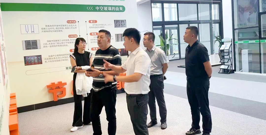 加拿大、伊拉克雙國籍客戶蒞臨美新玻璃參觀考察
