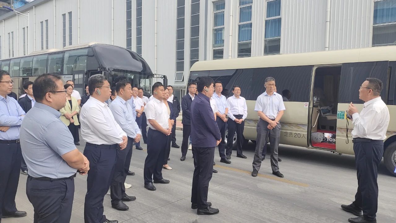 德州市工業技改工作組到晶華玻璃現場觀摩