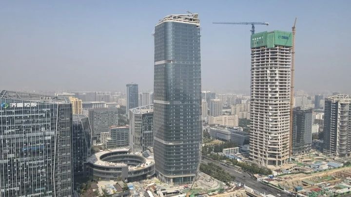 山東省大數據產業基地地標建筑穿上“玻璃外衣”
