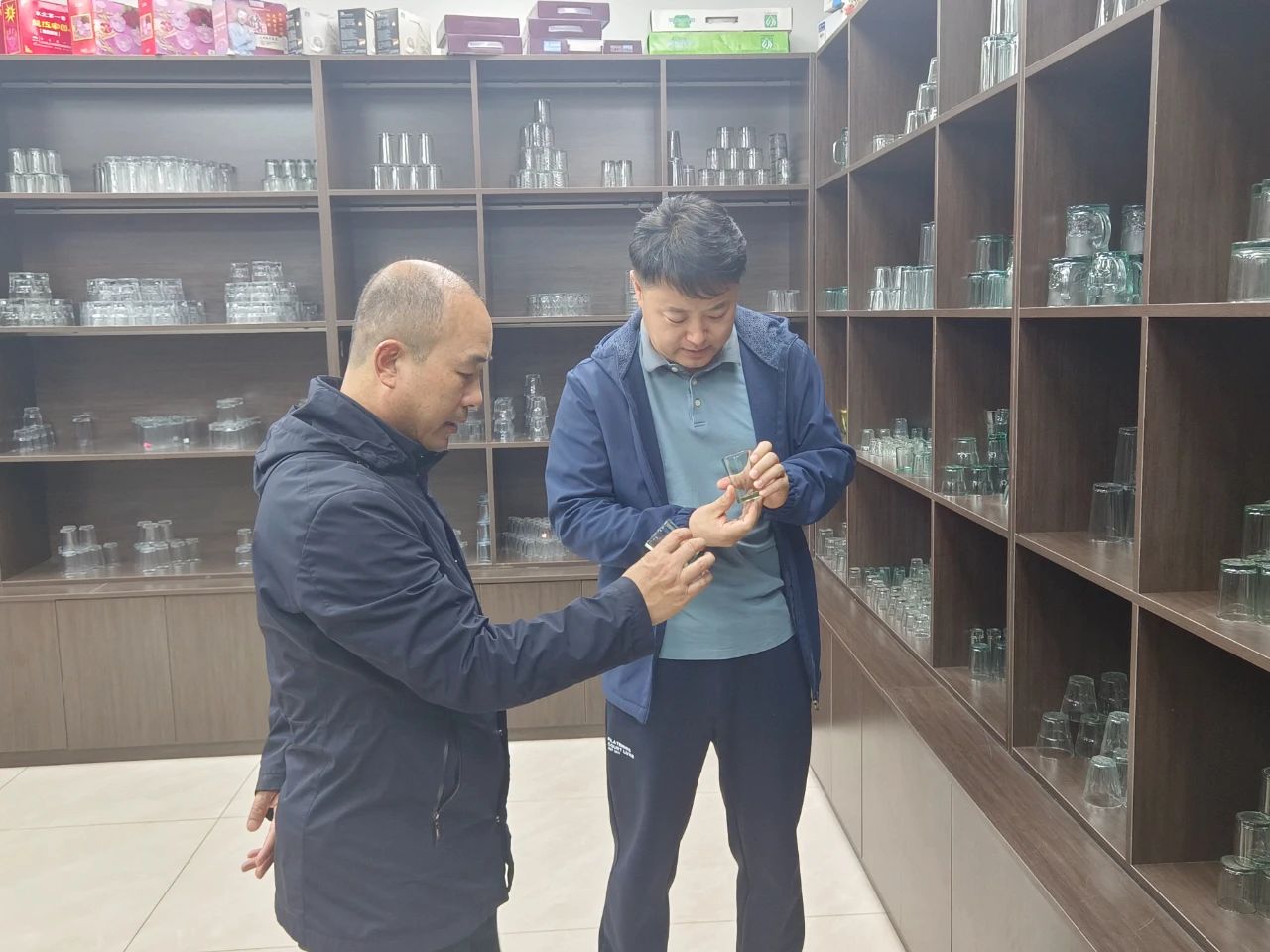 解春賀到扶余市盛寶玻璃制品有限公司考察對接