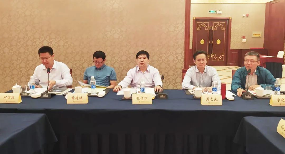 《晶硅光伏組件用材料 第4部分：玻璃標準尺寸》等團體標準審查會在杭州召開