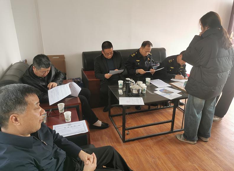 渭南市市場監督管理局開展防火玻璃質量安全檢查