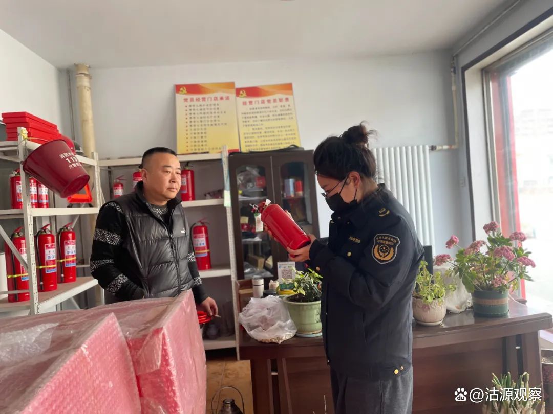 沽源縣市場監督管理局連夜開展防火玻璃等相關產品質量安全排查整治工作