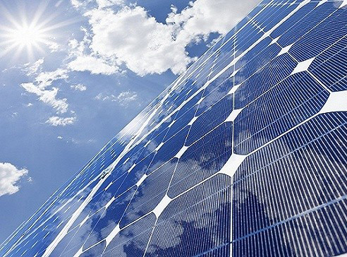 福萊特玻璃現漲超4% 光伏玻璃行業已積極冷修減產 庫存天數下降速度或加快