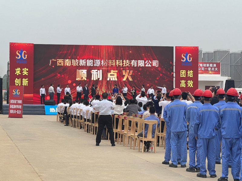 1200T/D！廣西南玻光伏壓延玻璃線二號窯爐點火