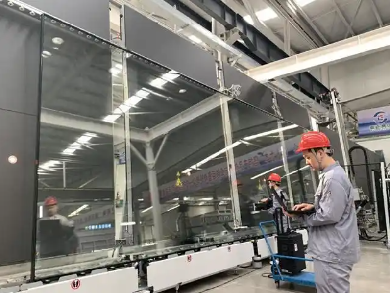 8米×3.3米！超大規(guī)格4sg玻璃在淄博下線